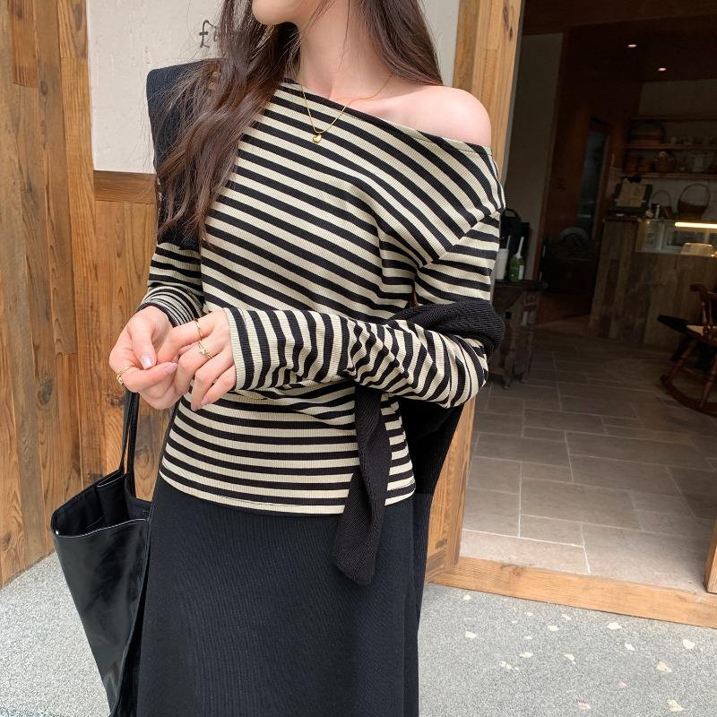 Korean Style Non-contrasting Shirt Unique Striped Slanted Shoulder Long-sleeved T-shirt for Women New Early Autumn Chic Off-shoulder Top