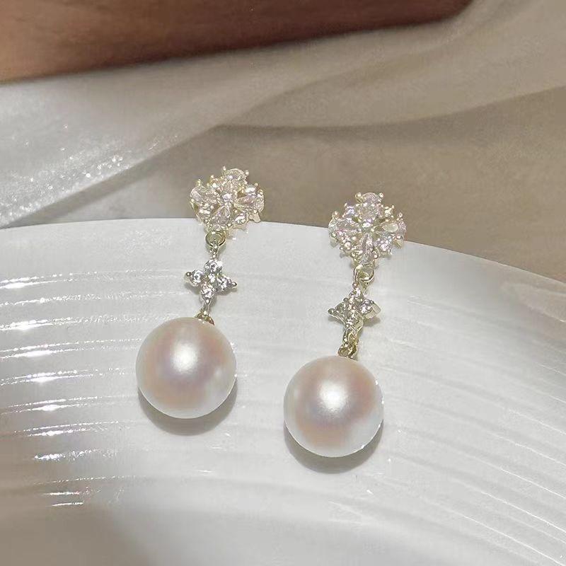 Luxury and Sophisticated Fringed Earrings with Pearl Flowers, Delicate and Elegant Ear Ornaments золотой