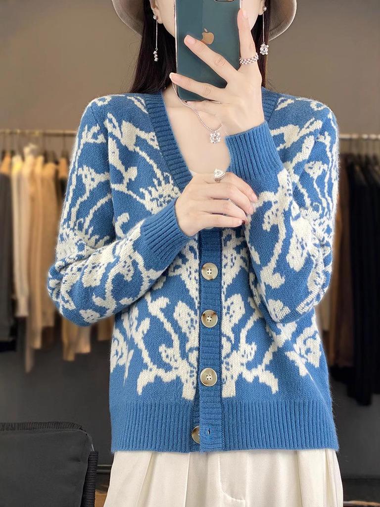 Blue & White Porcelain V-Neck Knit Cardigan - Women's Retro Jacquard Sweater with High-End Feel