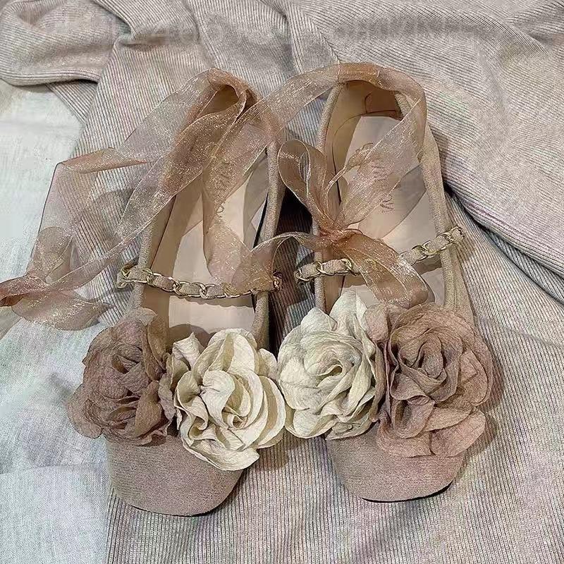 

Flower round head soft sole shallow mouth Mary Jane shoes women s 2025 new autumn word with retro French flat shoes 40