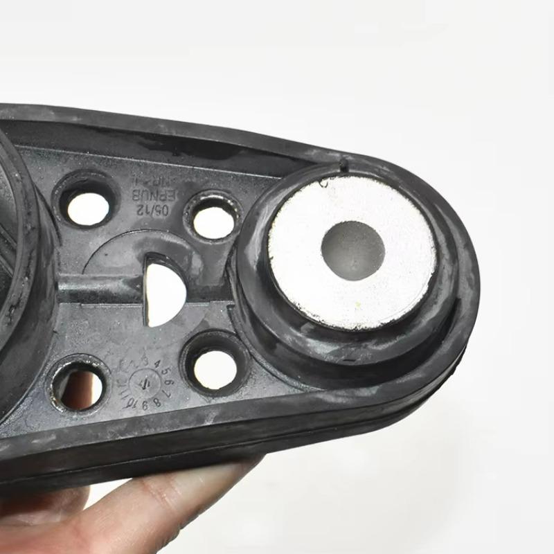 GN116P082BC Engine Mounts AT for Ford EcoSport 18 1.0 GN1Z6068D 2140814