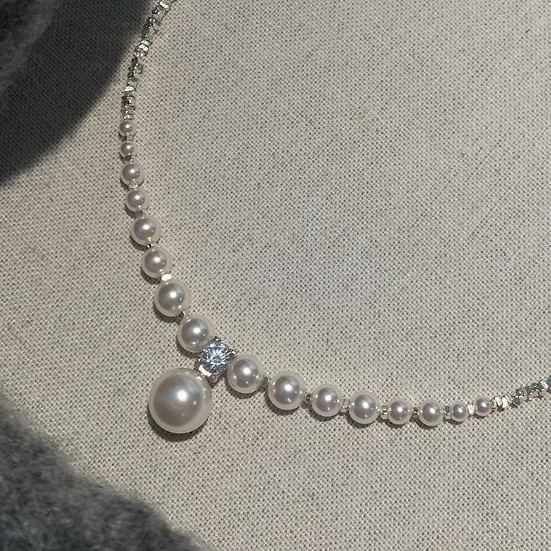 Elegant Freshwater Pearl and Shell Bead Women's Necklace - High-End Design Choker and Clavicle Chain