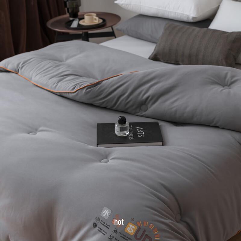 Yiyiai Little Hot Core Four Seasons Quilt