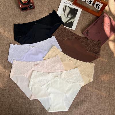 Chiloței – Bikini, brazilieni, hipsteri, slips și retro