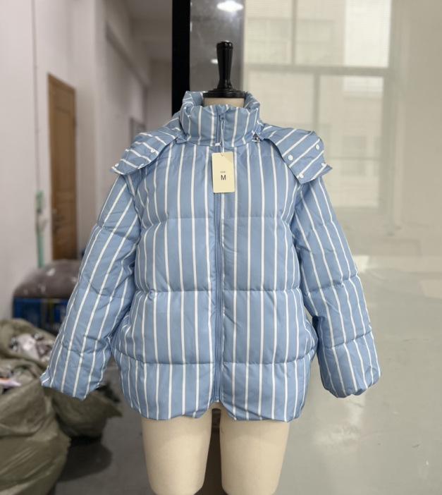2025 Winter Women's Korean Striped Hooded Cotton-Padded Jacket with Stand-Up Collar.