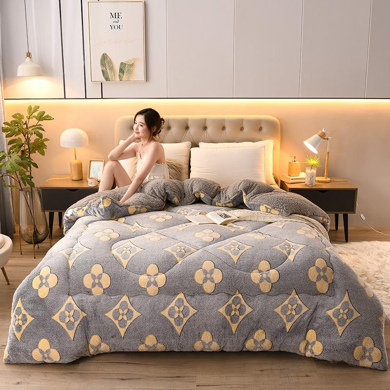 Home Textiles Quilt Comforter Soft Warm Floral Velvet Bedding Winters Use Machine Washable Suitable for Bedroom and Guest Room