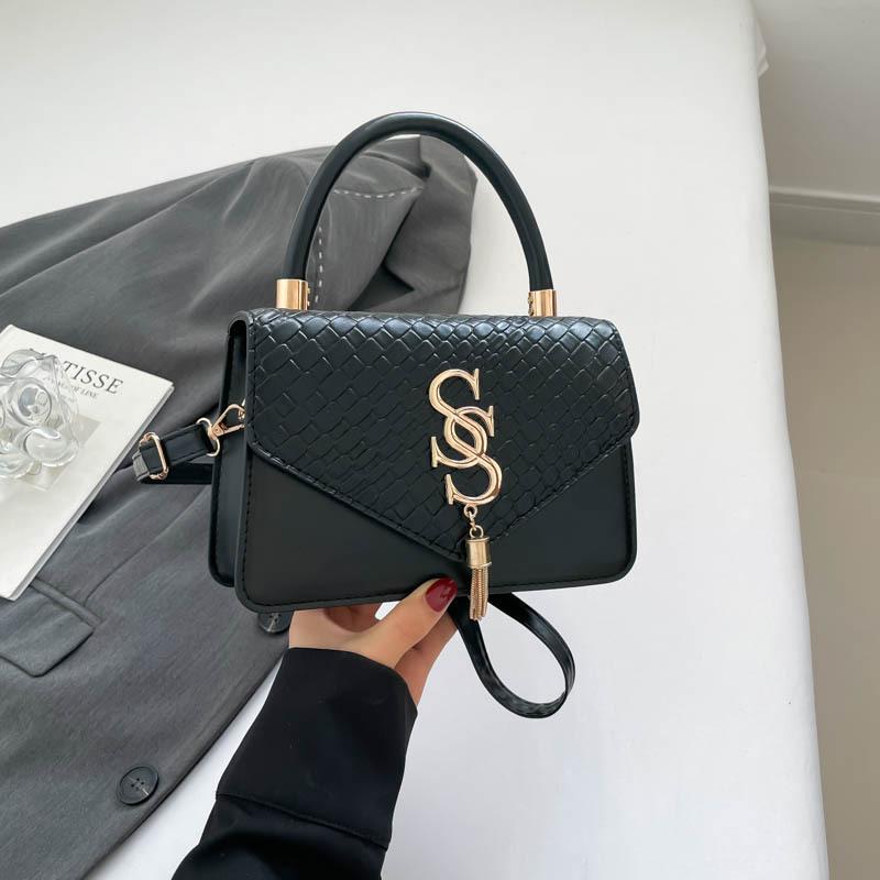 

Splicing personalized trend commuter messenger bag women s new fashion simple shoulder personalized small square bag