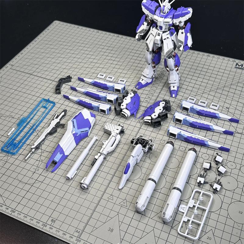 RG 1/144 RX-93-V2 Hi-Nu Mobile Suit Assembly Model Kit Gunpla Action Figures With 3 Face Masks Pre-Painted Parts Boys Toy Gifts