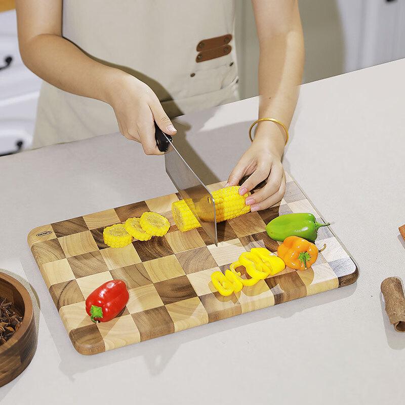 LIKUAI Chessboard Pattern Thai Acacia Wood Cutting Board
