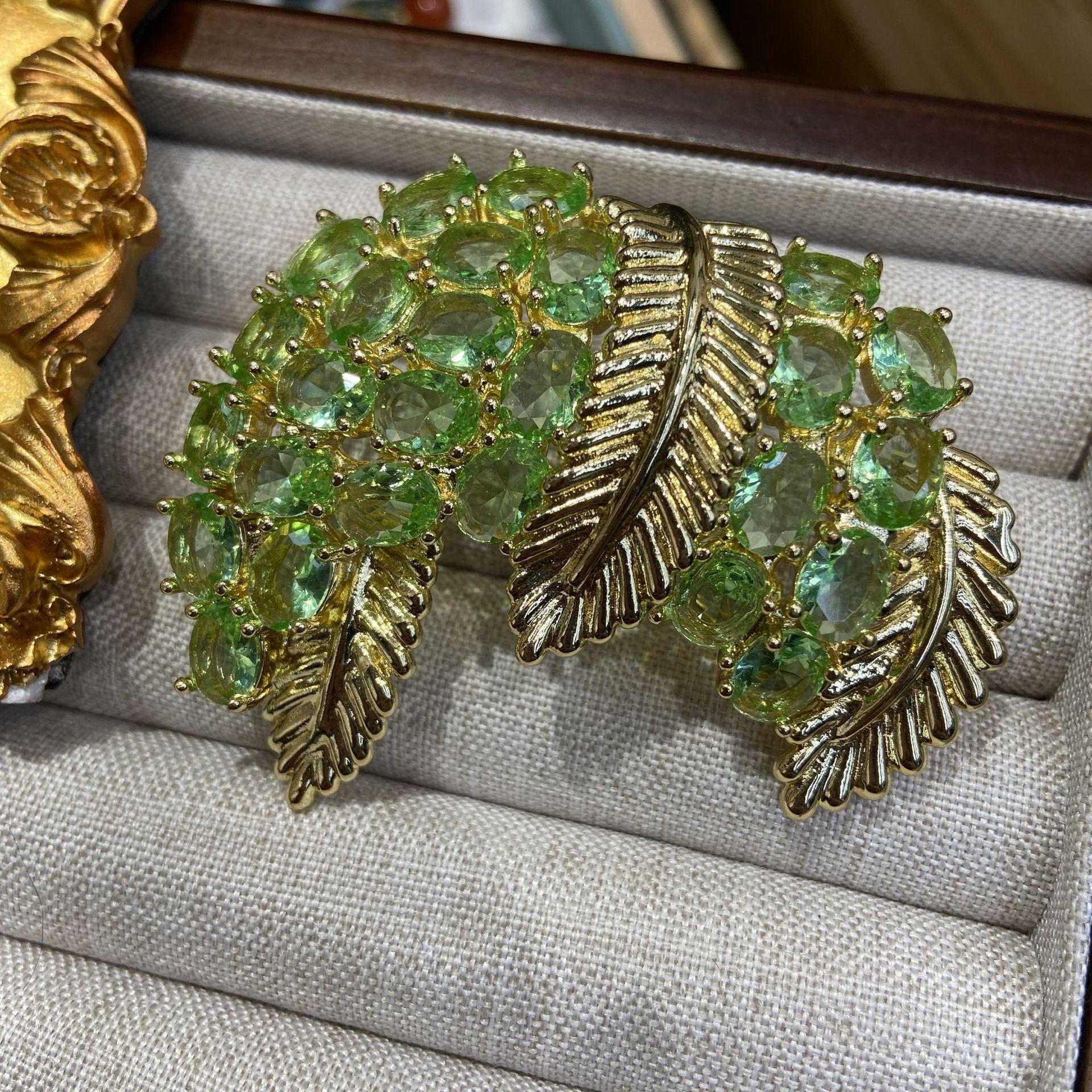 

Винтажная Изысканная Женская Мужская Хрустальная Брошь-Булавка в Виде Пера Модная Дизайнерская Стразовая Бутиковая Значки Корсажи Для Леди