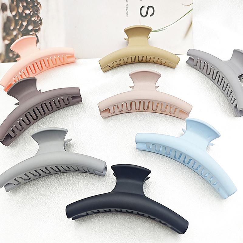 Curved Metal Shark Clip Woman Geometry Metal Hollow Hair Claw  Solid Color Ponytail Hairpin Light Luxury Hair Accessories