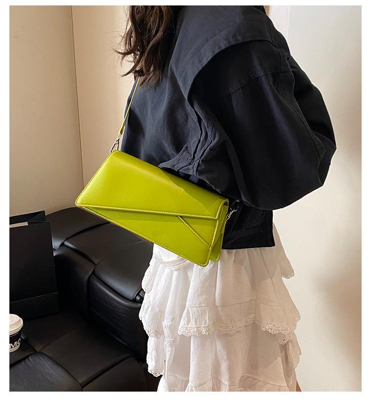 Advanced sense of foreign style small bag women's 2025 new summer versatile messenger bag super fire shoulder armpit bag small square bag