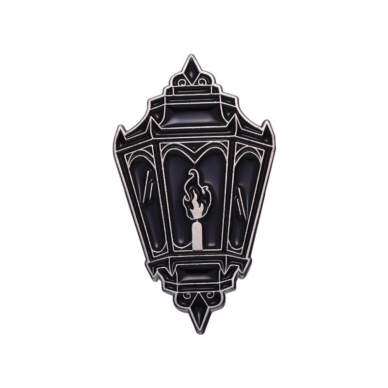 

Креативная и уникальная мультяшная брошь из сплава в виде пламени в дизайне черного фонаря, подходит для любого случая