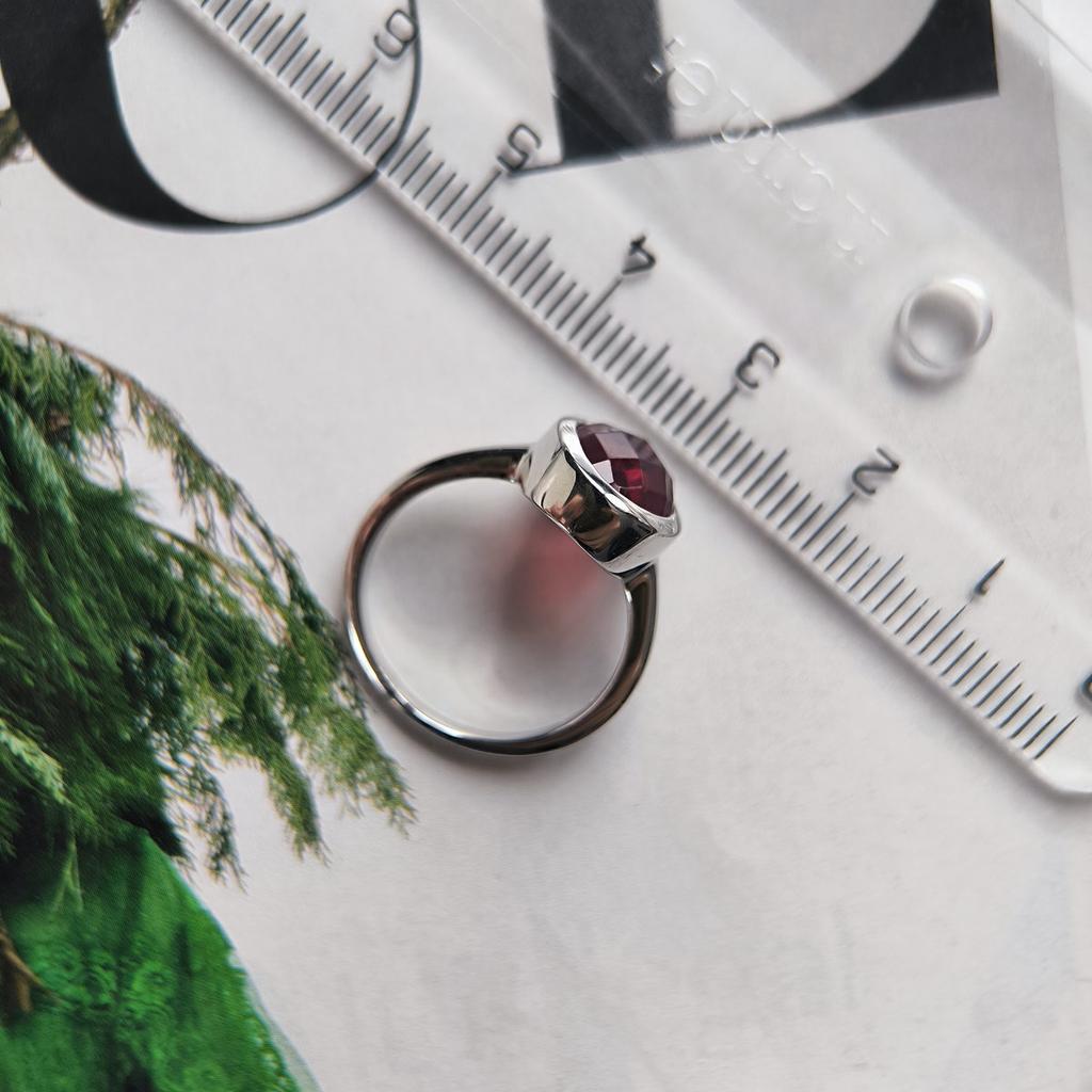 Серебряное кольцо с искусственным гранатом nano 2.165ct, вес изделия 3,19 гр (60002420)