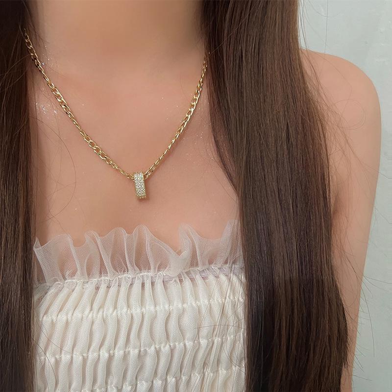2025 Elegante Zirkonia Wassertropfen Halskette für Damen: Einfache, luxuriöse, vielseitige Schlüsselbein-Kette