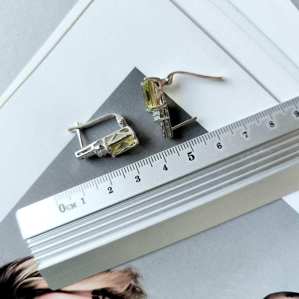 Серебряные серьги с Натуральным зеленим кварцем, фианитами (2162070)