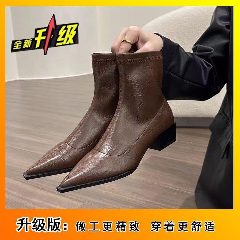 Internet celebrity explosion temperament brown short non-slip small bare boots 2025 new British style retro pointed short boots children
