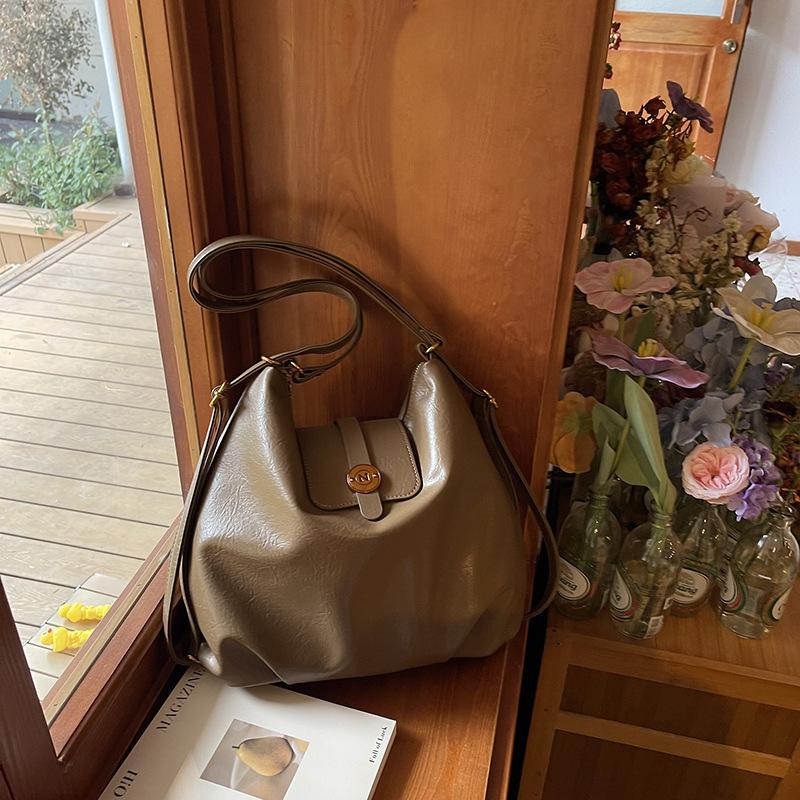 New Women's Bag, Large-capacity Commuter Oblique Span Bag, Magnetic Buckle Shoulder Bag, Bucket Bag, Deformed Student Backpack.