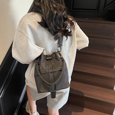 Große Kapazität Lässige Beuteltasche Damen 2025 Neue Lässige Umhängetasche Ausländische Persönlichkeit Leichte Schulter-Achseltasche