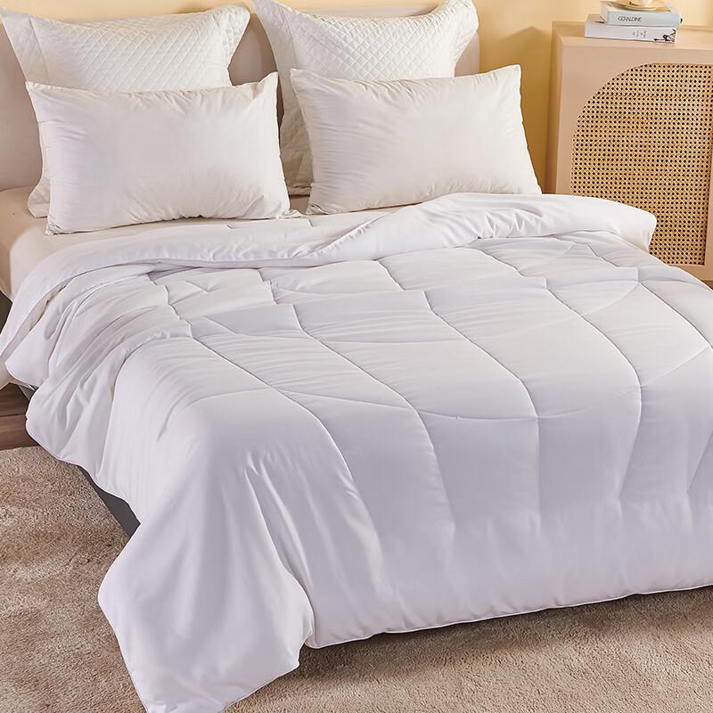 Arctic Deer L-22025 All-Season Nine-Hole Fiber Quilt