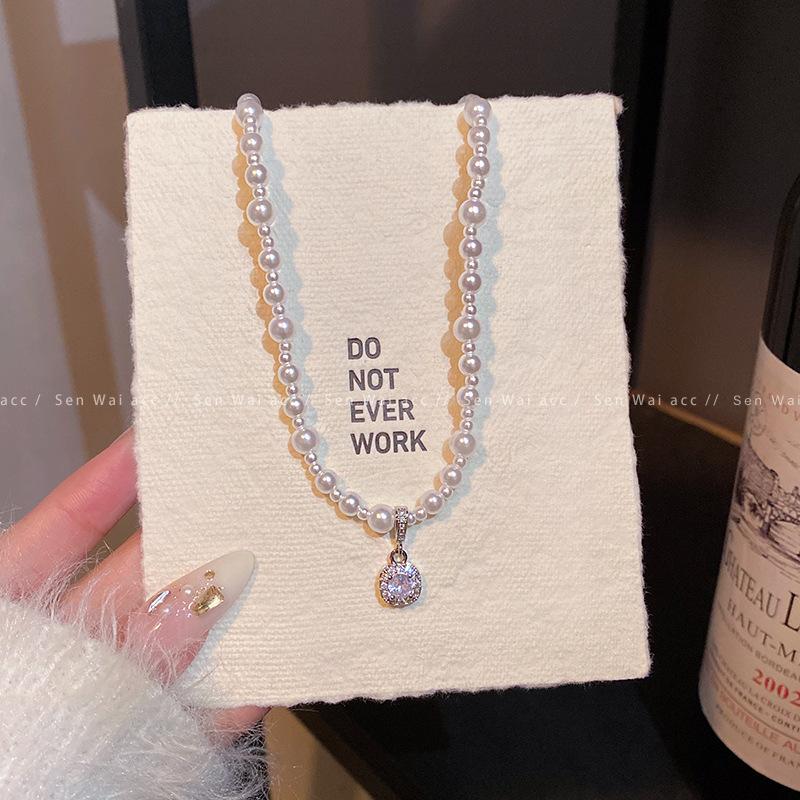 French exquisite micro-inlaid square zirconium pendant, pearl necklace, femininity collarbone chain, neck chain accessories.