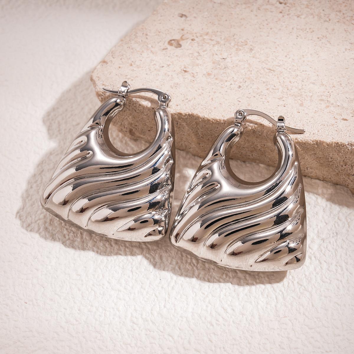 

Metal hollow geometric square texture ear buckle personality temperament earrings