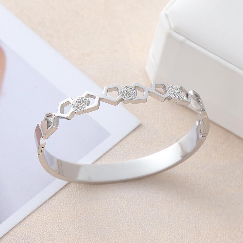 New Hollow Diamond-Studded Titanium Steel Honeycomb Bracelet - Creative Pentagon Design