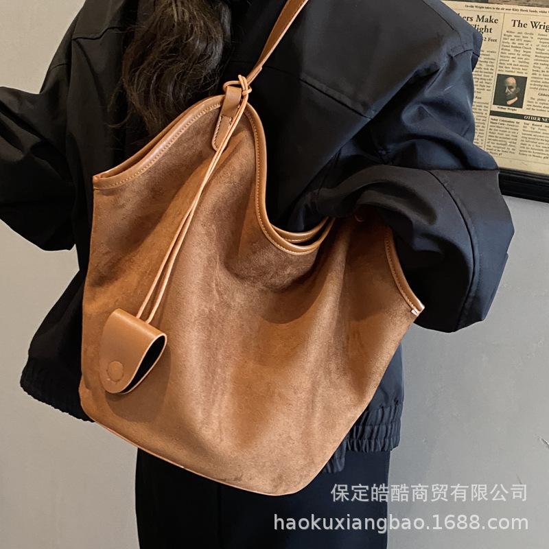 Large-capacity Bag Women's Autumn and Winter Versatile 2025 New Matte Retro Shoulder Mother and Child Bag Casual Commuter Tote Bag