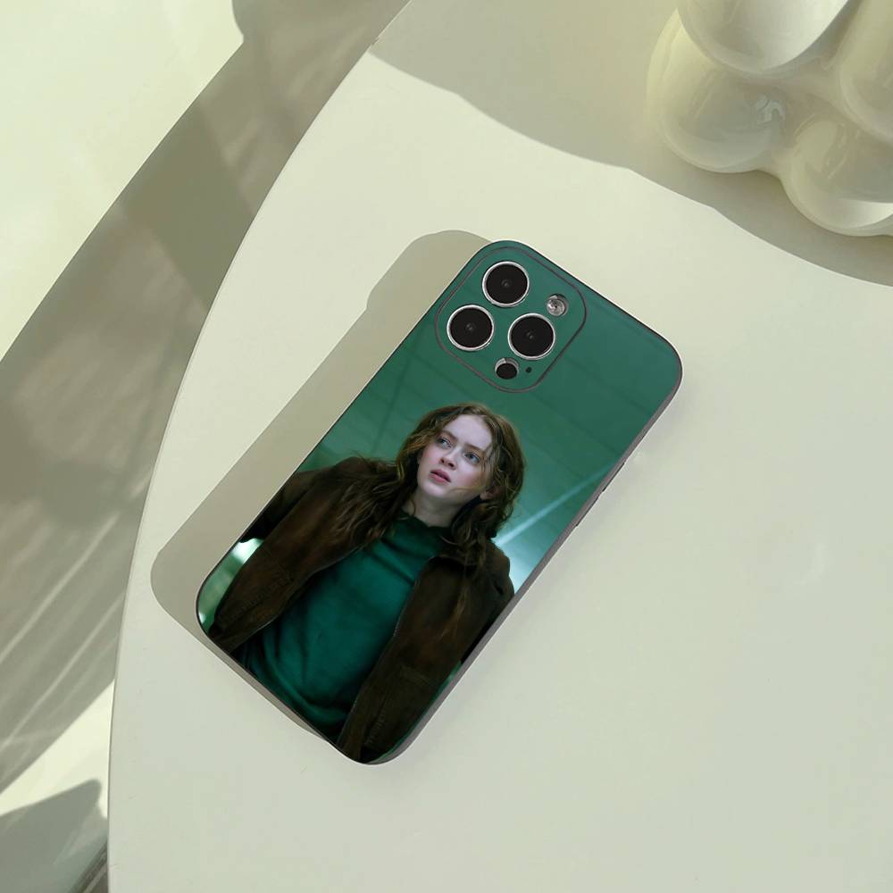 Actress-Sadie Sink Phone Case For iPhone 17,16,15,14,13,12,11 Pro Max,16Plus,XS Soft Black Cover