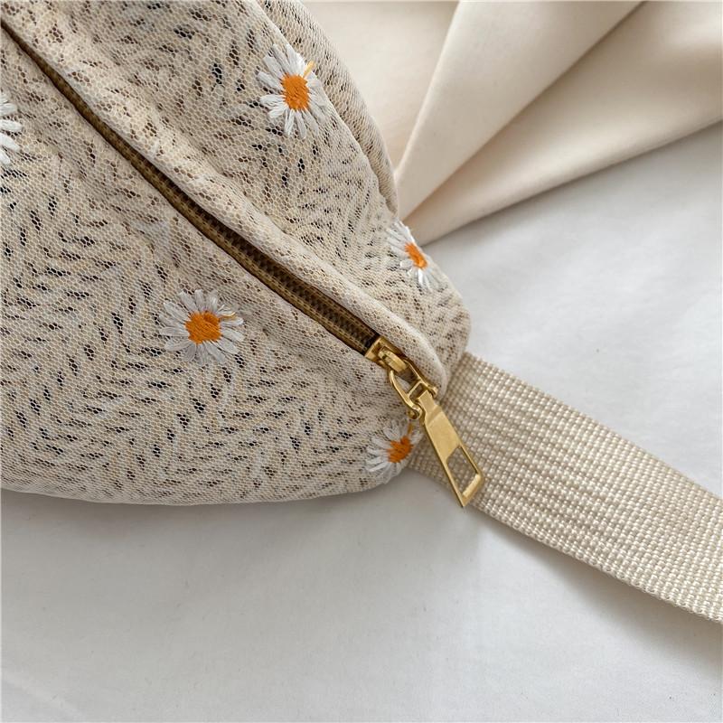 Summer Straw Bag Women's 2025 New Japanese Small Fresh Lace Daisy Messenger Bag Fashion Beach Bag Fanny Pack