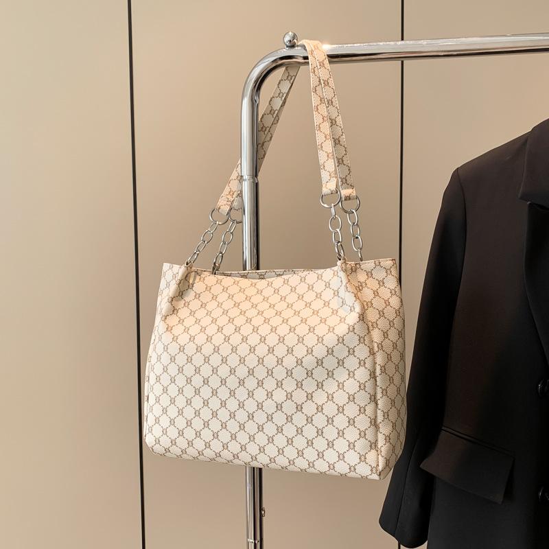 Large Capacity Bag Tote Women's Bag High-end and Fashionable Retro New Shoulder Bag New Casual Commuter Bag