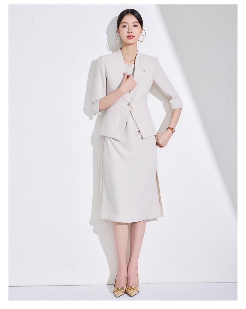 2025 Women's White Blazer: High-End Professional Attire with Goddess Style for the Workplace