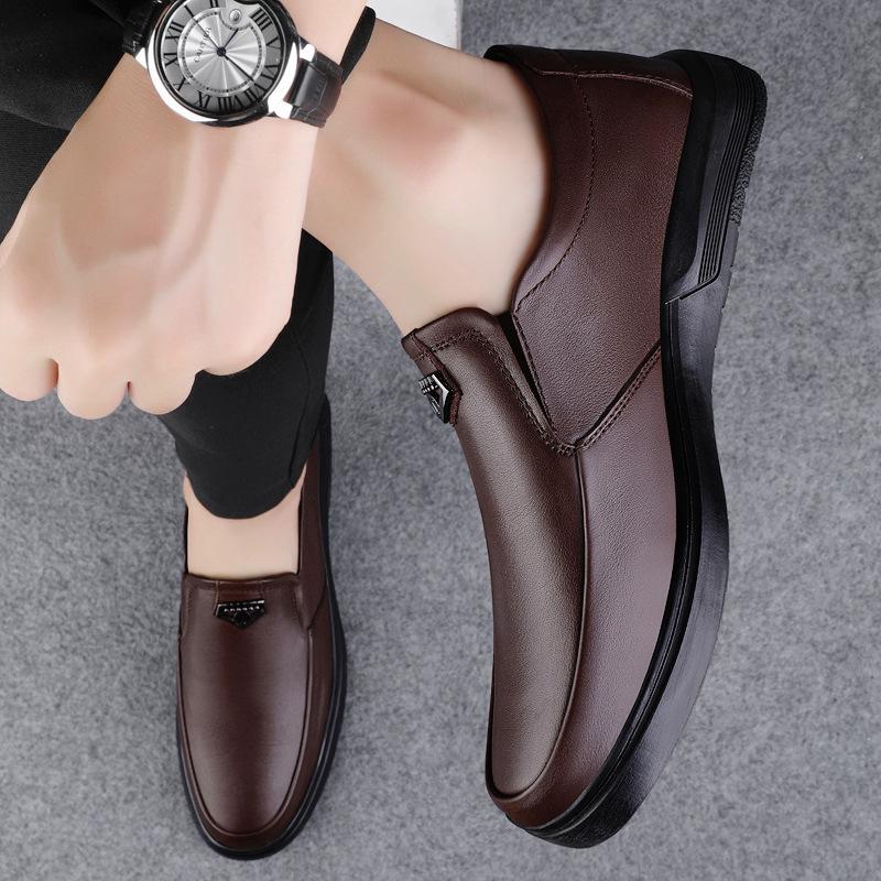 Men's shoes 2025 summer new men's daily outdoor waterproof casual leather shoes middle-aged one-pedal soft-soled dad shoes