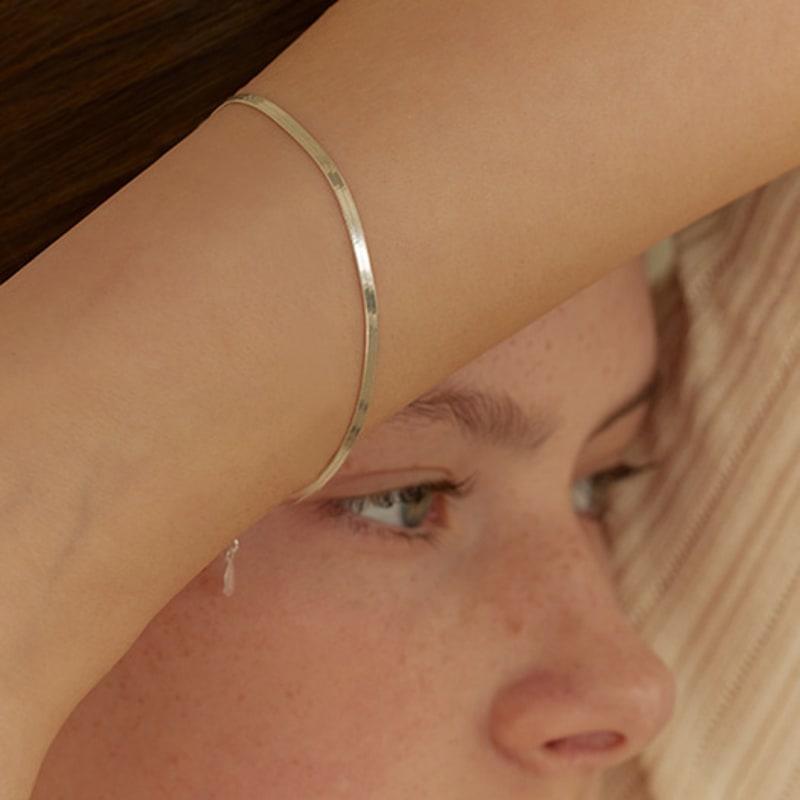 

Lewe [6mm+10mm Pearl Earrings Free] Shining Snake Bracelet Silver