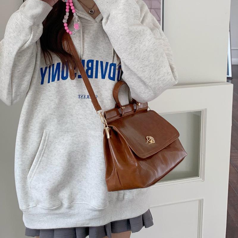 Large-capacity retro briefcase autumn new textured versatile messenger handbag daily commuter mailman bag female