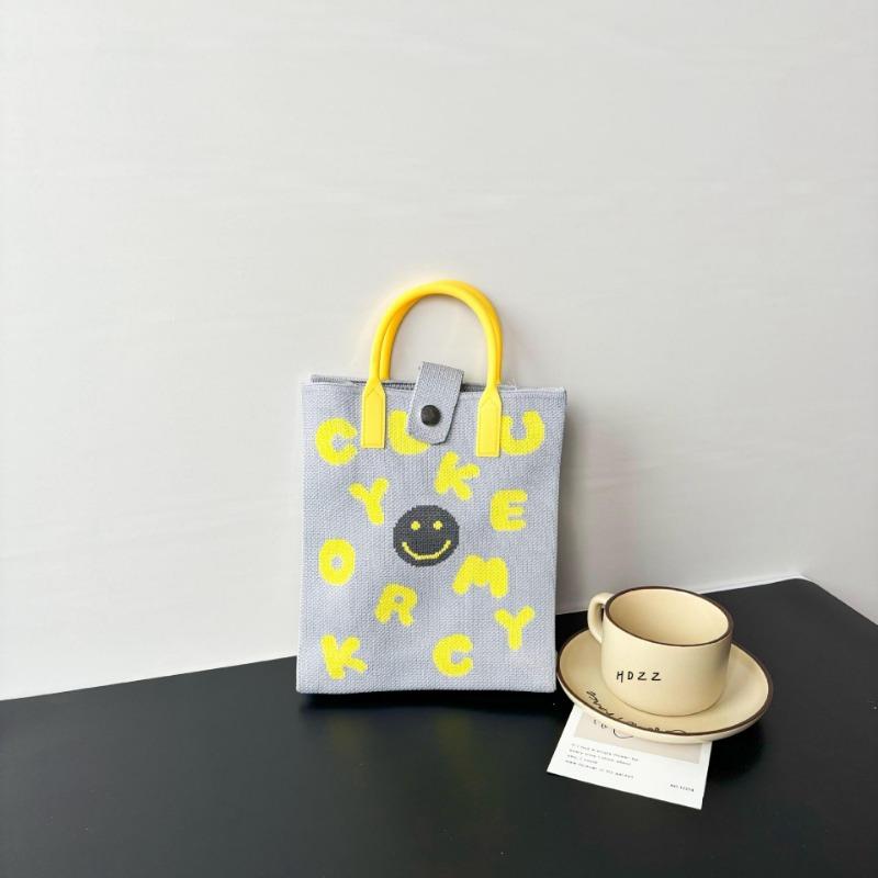 New large-capacity knitted bag, mobile phone bag, niche shoulder messenger bag, high-end, cartoon fashion handbag.