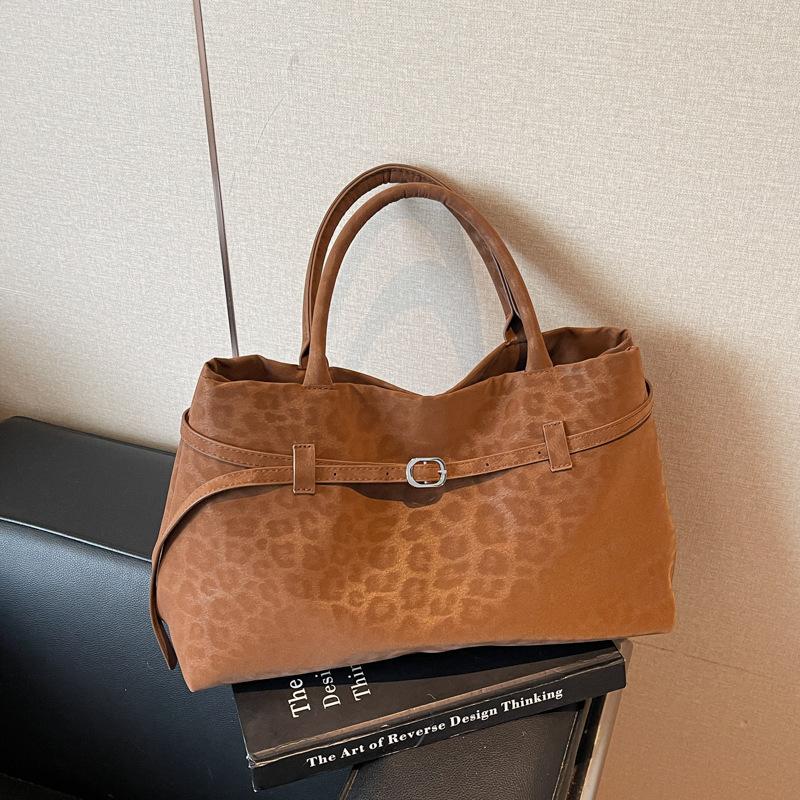 Handbag: European and American Retro Tote Bag with Suede and Large Capacity for Commuting