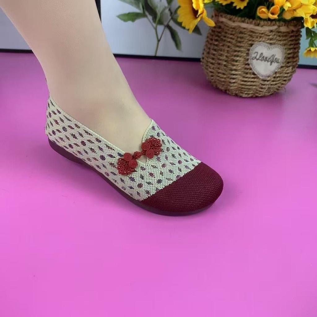 New cloth shoes overfitting mother shoes soft sole comfortable breathable fly-woven women's square dance shoes