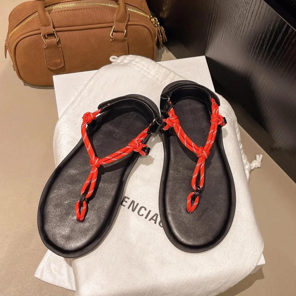 Comfortable Flat Bottom Thong Sandals Women's Summer New Style Retro Fashionable Beach Slippers Trendy Design Sensation
