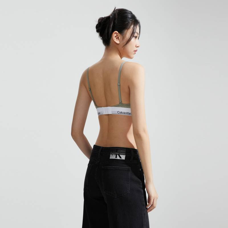 Calvin Klein Nowoczesny nadruk logo listu Attraction Bezprzewodowy zestaw bielizny z trójkątnymi miseczkami Kobiety Bielizna Szary QF5650-020+F3787AD-020