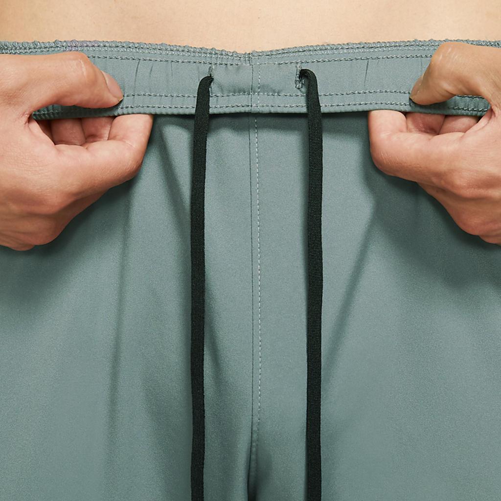 Nike Pantaloni da corsa Dri-FIT Challenger in tessuto da uomo Fondi Grigio DD4895-084