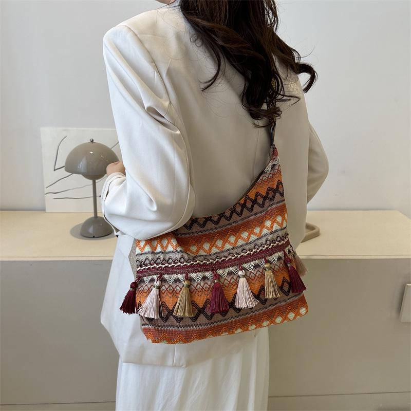 2024 Spring Women's Retro Ethnic Style Shoulder Crossbody Tote: Fashionable, Large Capacity