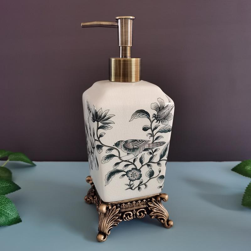 

Nordic Vintage Pyramid Ceramic Lotion Bottle Ceramic Pressed Soap Dispenser Hotel Shampoo Moisture Bottled Bathroom Accessories