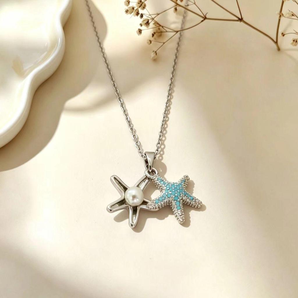 Elegant Cat Pendant Necklace: Fresh Design with Micro-Set Zircons for Women - Light Luxury & High-End Feel; Perfect Clavicle Chain Accessory.