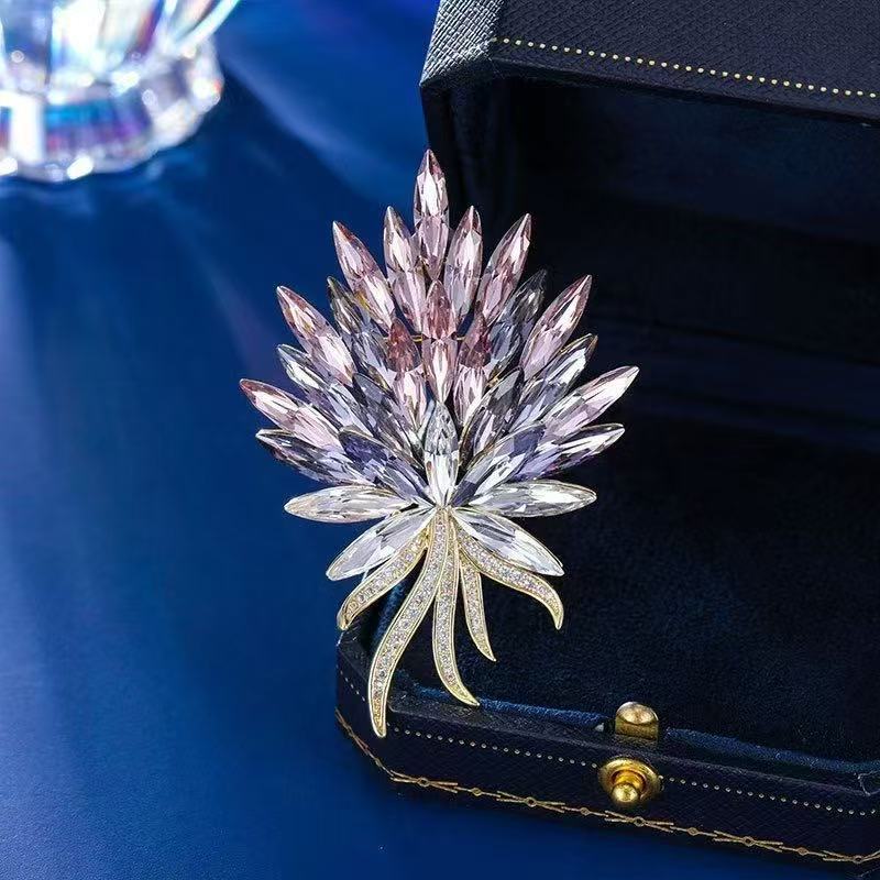 Elegant Crystal Wheat Sheaf Brooch Fashion High-End Lapel Pin Decorative Clothing Accessory for Jackets Coats and Dresses