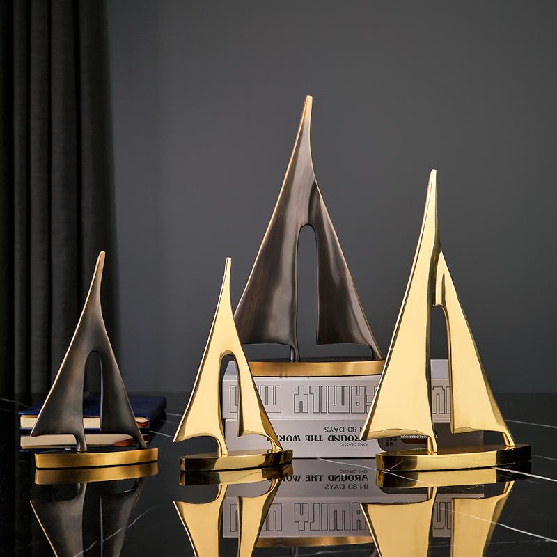 Vela Liscio Barca a Vela Artigianato Metallico Ornamenti Rame Dorato Vuoto Nave Astratta Geometrica Scultura Barca a Vela Arredamento per la Casa