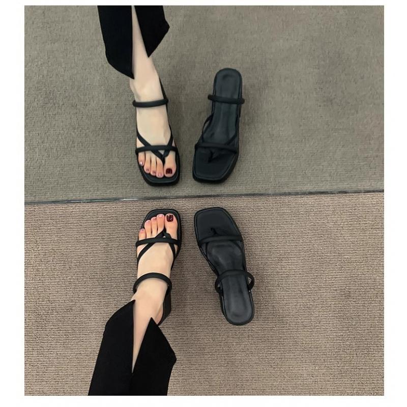 

2024 маленькие тапочки женская летняя верхняя одежда новые толстые каблуки изысканные французские тапочки на высоком каблуке с толстой подошвой 40 чёрный