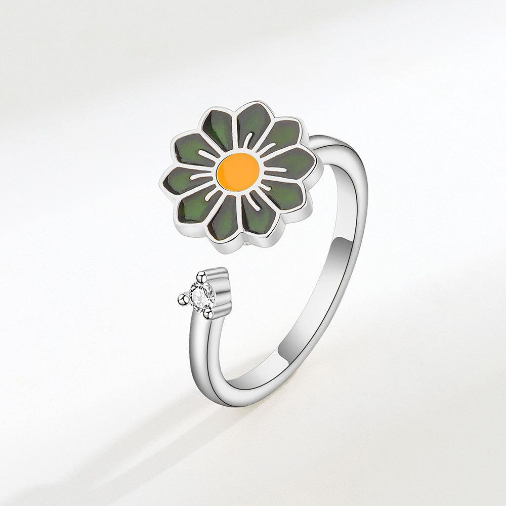 Shining Luminous Creative Rose Rotating Ring Female Delicate and Elegant Gift for Good Friends Fine Workmanship Jewellery Current Fashion Trends