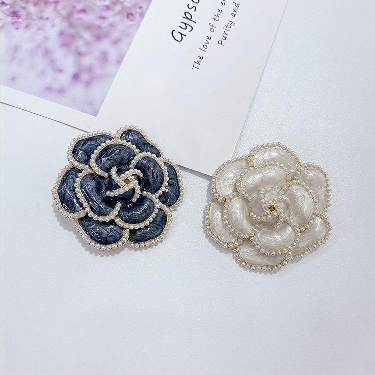 Pearl Camellia Brooch: Elegant Korean-Style Sweater & Coat Accessory for Autumn/Winter