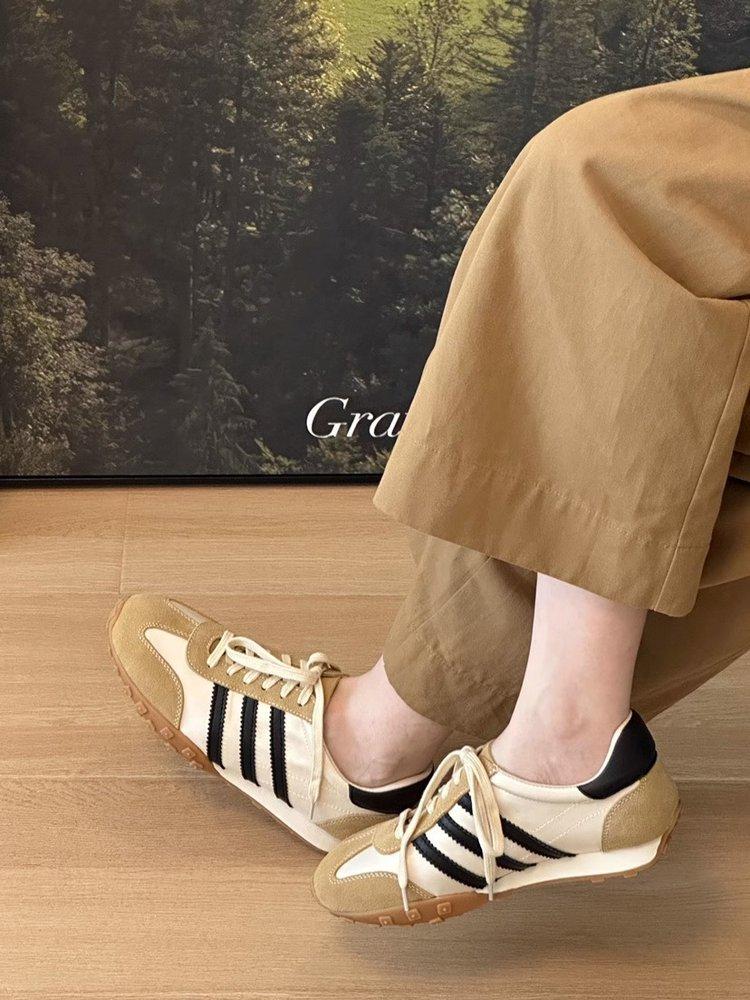 

Flat-bottomed leather German training shoes women s 2025 spring and autumn new super fire soft-soled retro little white shoes versatile sport 40 абрикосовый